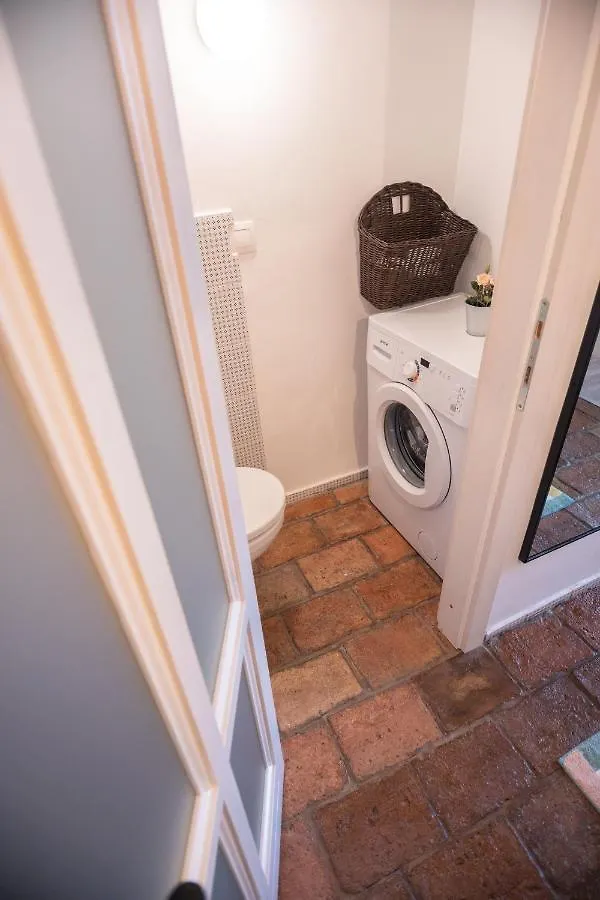 Mooki Rumbach Budapest Apartment