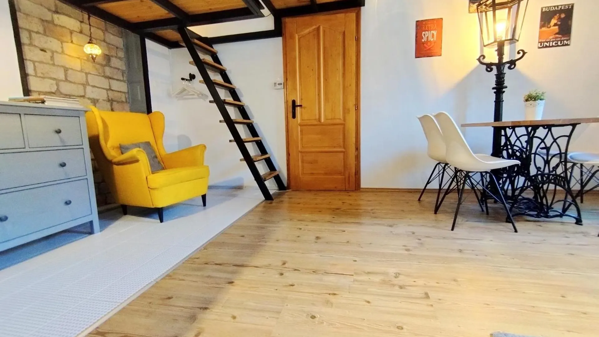 Mooki Rumbach Budapest Apartment