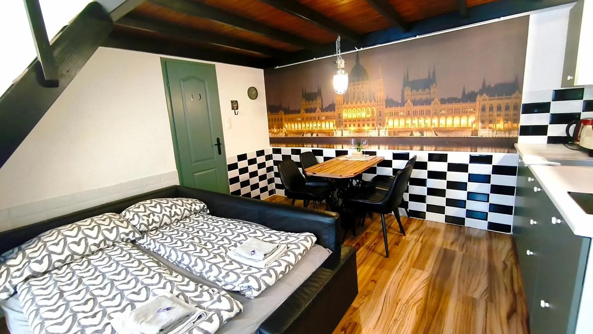 Mooki Rumbach Budapest Apartment