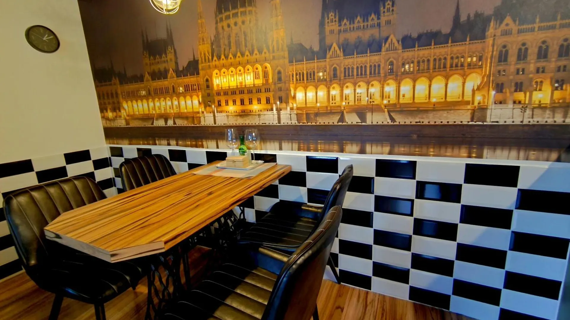 Mooki Rumbach Budapest Apartment